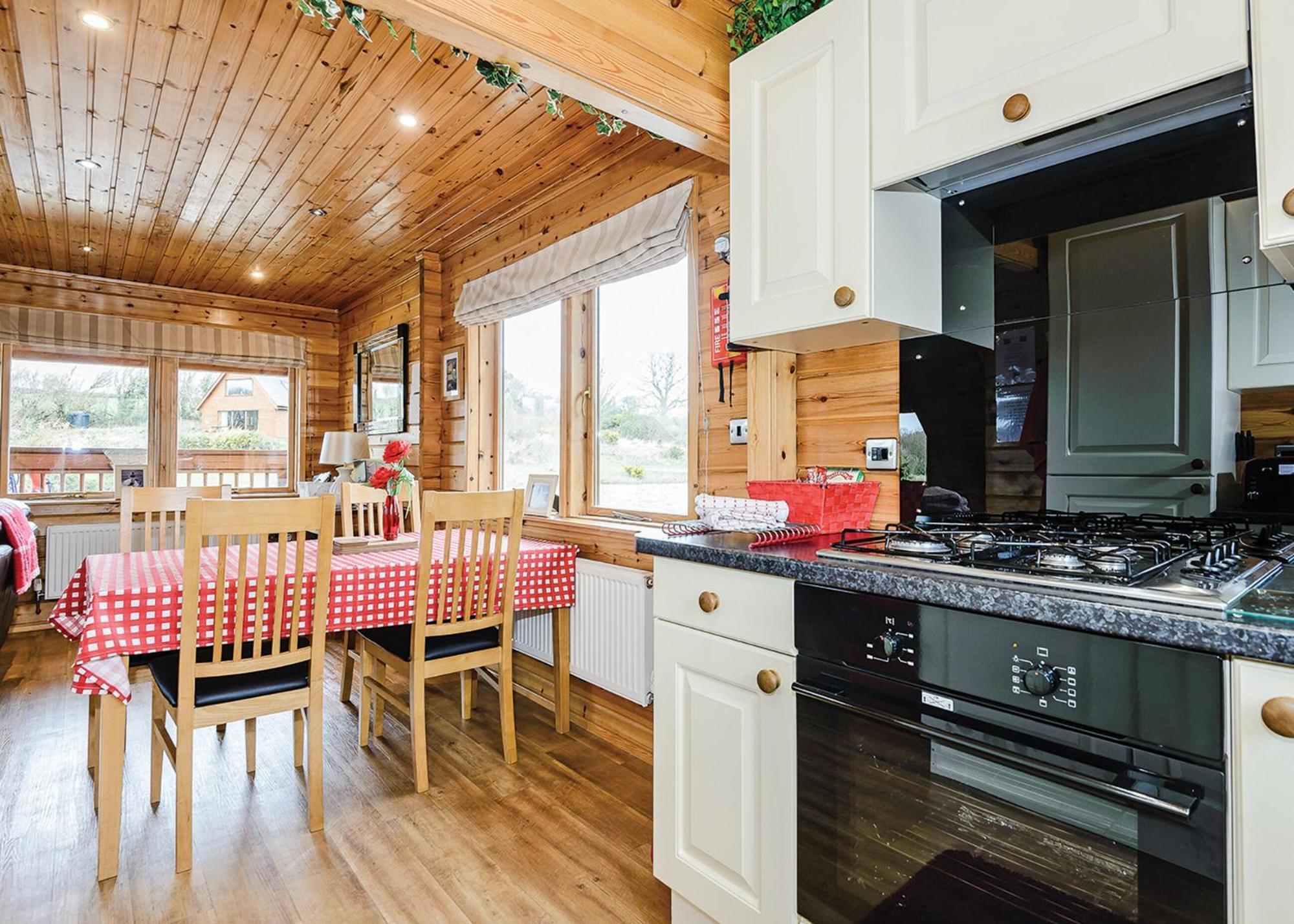 Anglesey Lakeside Lodges Menai Bridge Room photo