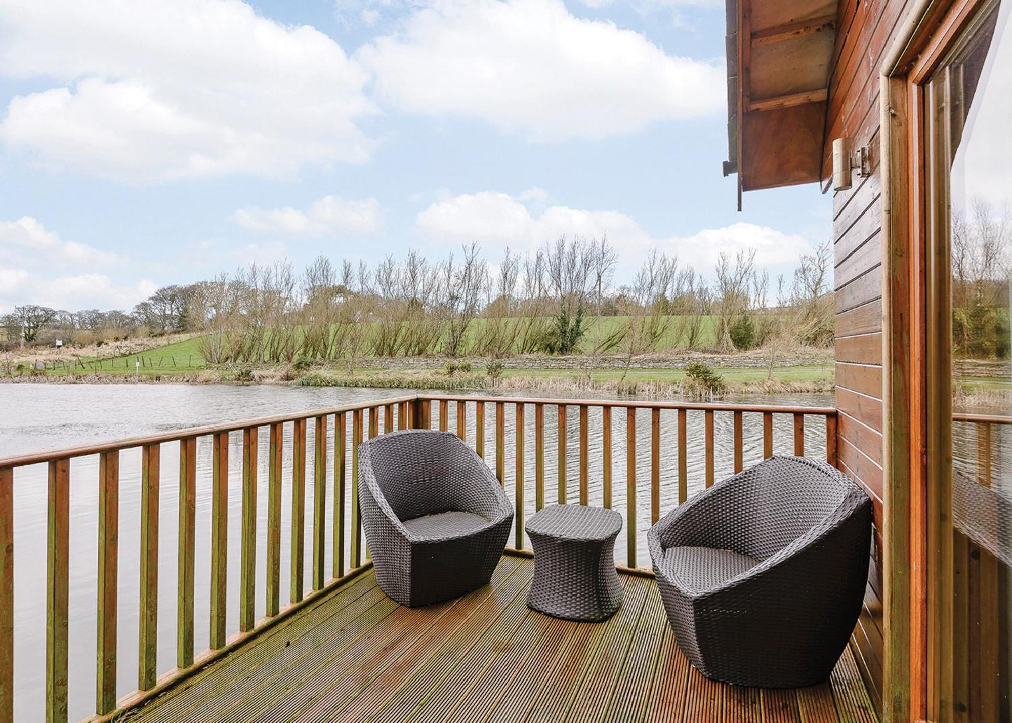 Anglesey Lakeside Lodges Menai Bridge Room photo