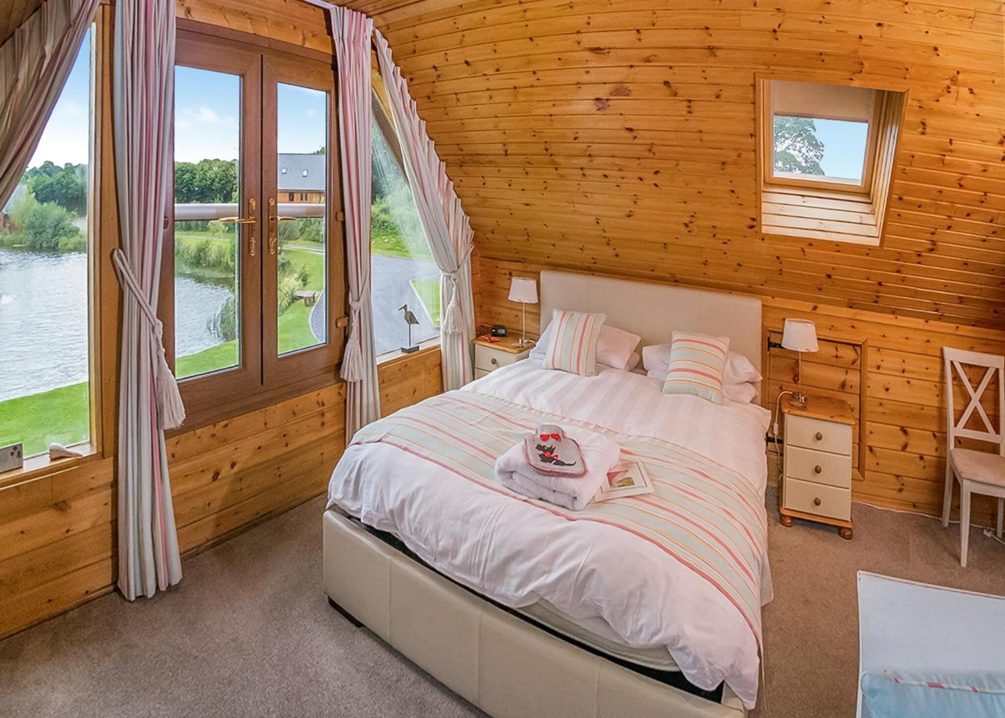 Anglesey Lakeside Lodges Menai Bridge Room photo