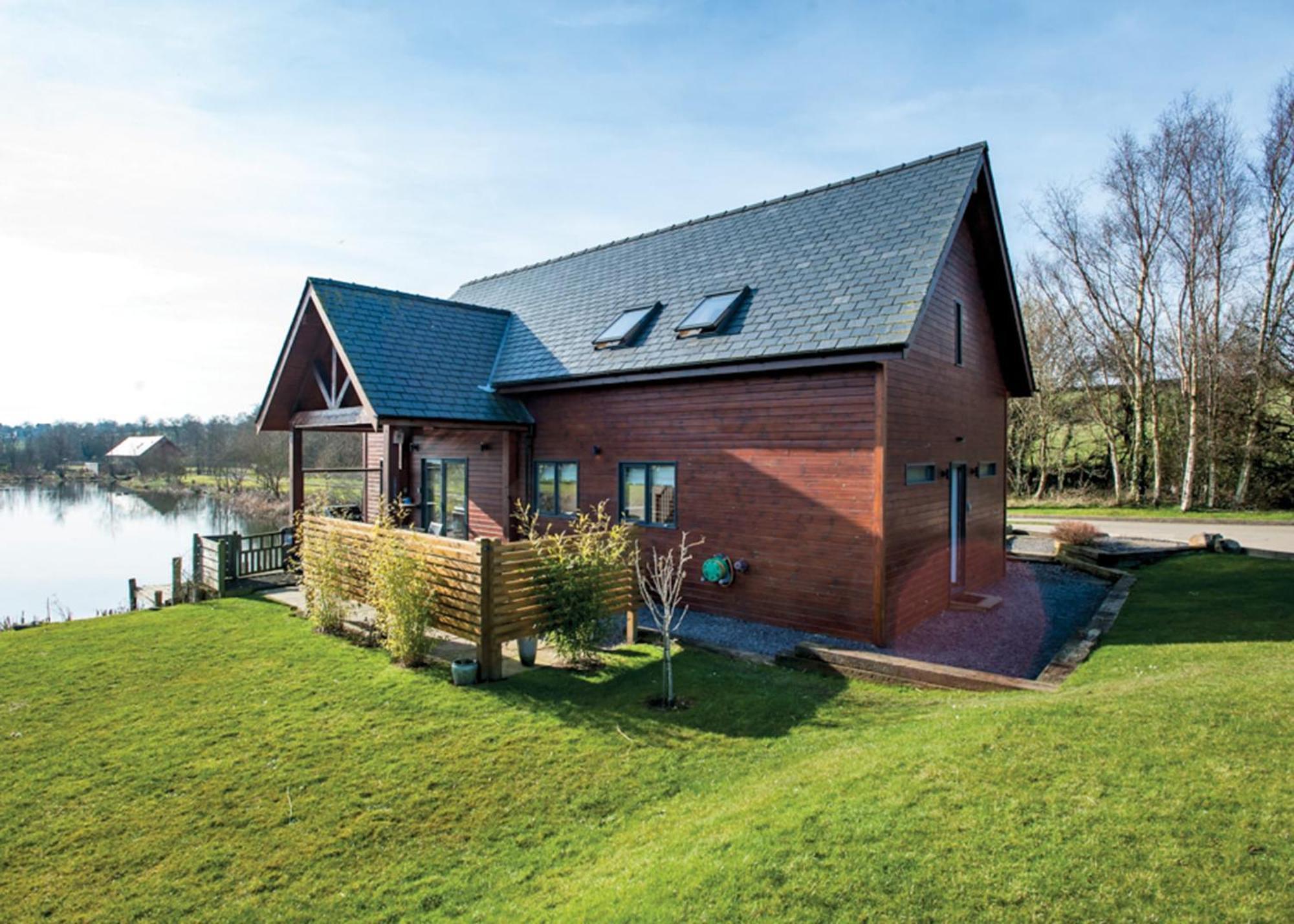 Anglesey Lakeside Lodges Menai Bridge Exterior photo