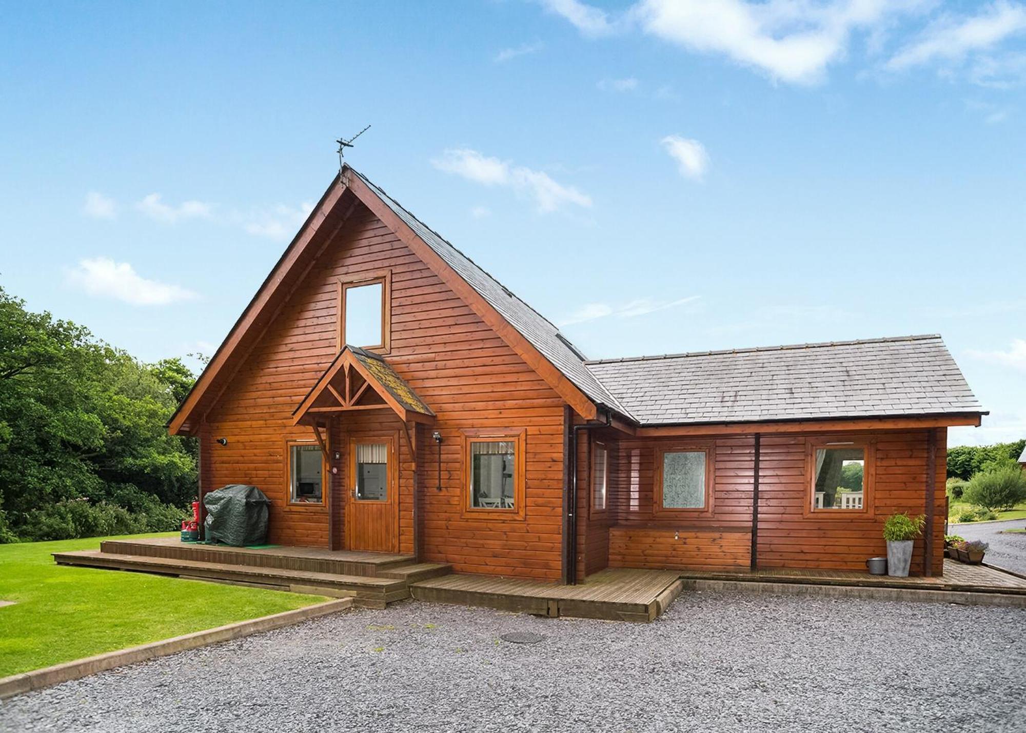 Anglesey Lakeside Lodges Menai Bridge Exterior photo